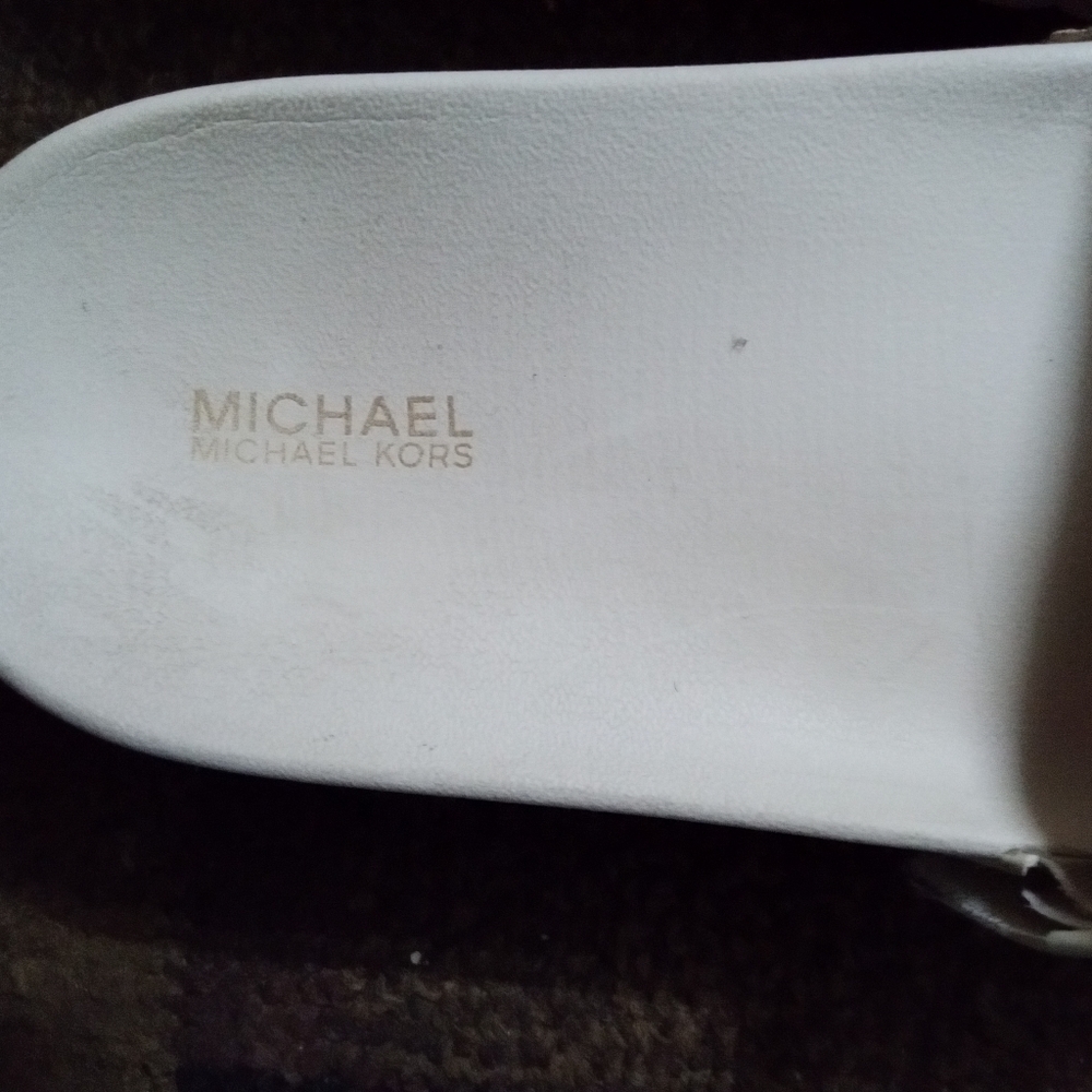 Shoe's - Picture 2 of 4